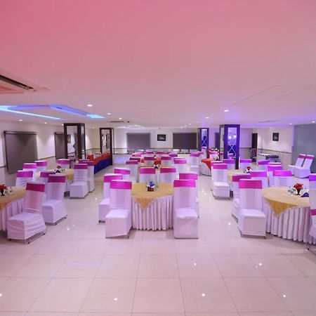 ניו דלהי Airport Hotel Bollywood Paradise מראה חיצוני תמונה