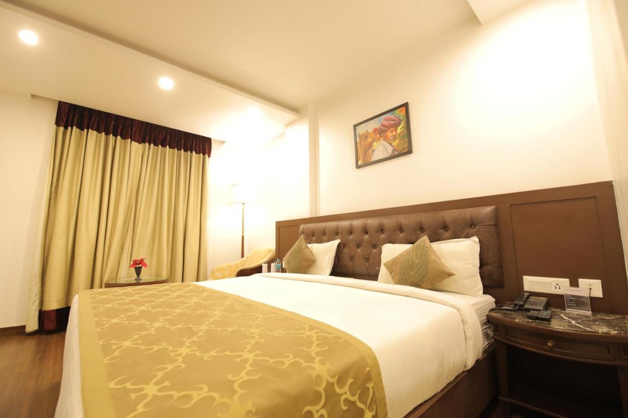 ניו דלהי Airport Hotel Bollywood Paradise מראה חיצוני תמונה