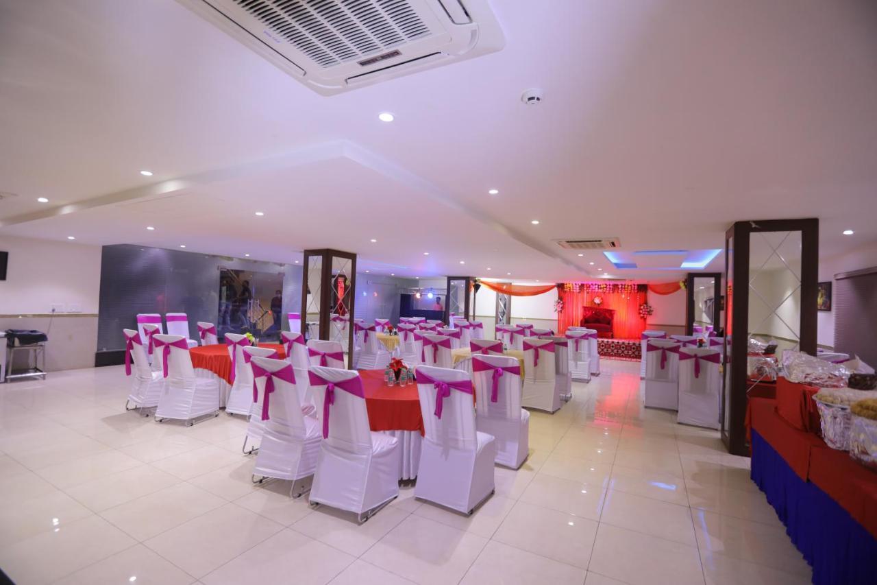 ניו דלהי Airport Hotel Bollywood Paradise מראה חיצוני תמונה