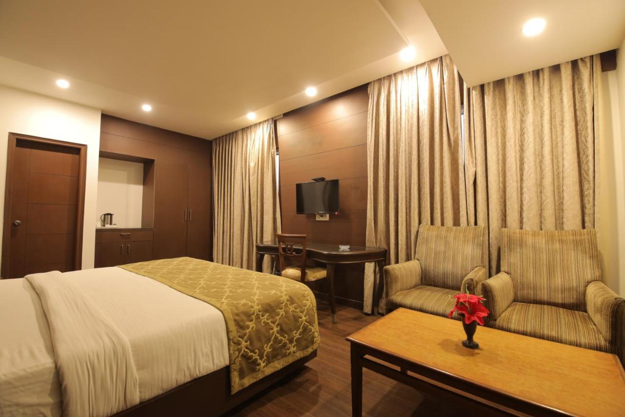 ניו דלהי Airport Hotel Bollywood Paradise מראה חיצוני תמונה