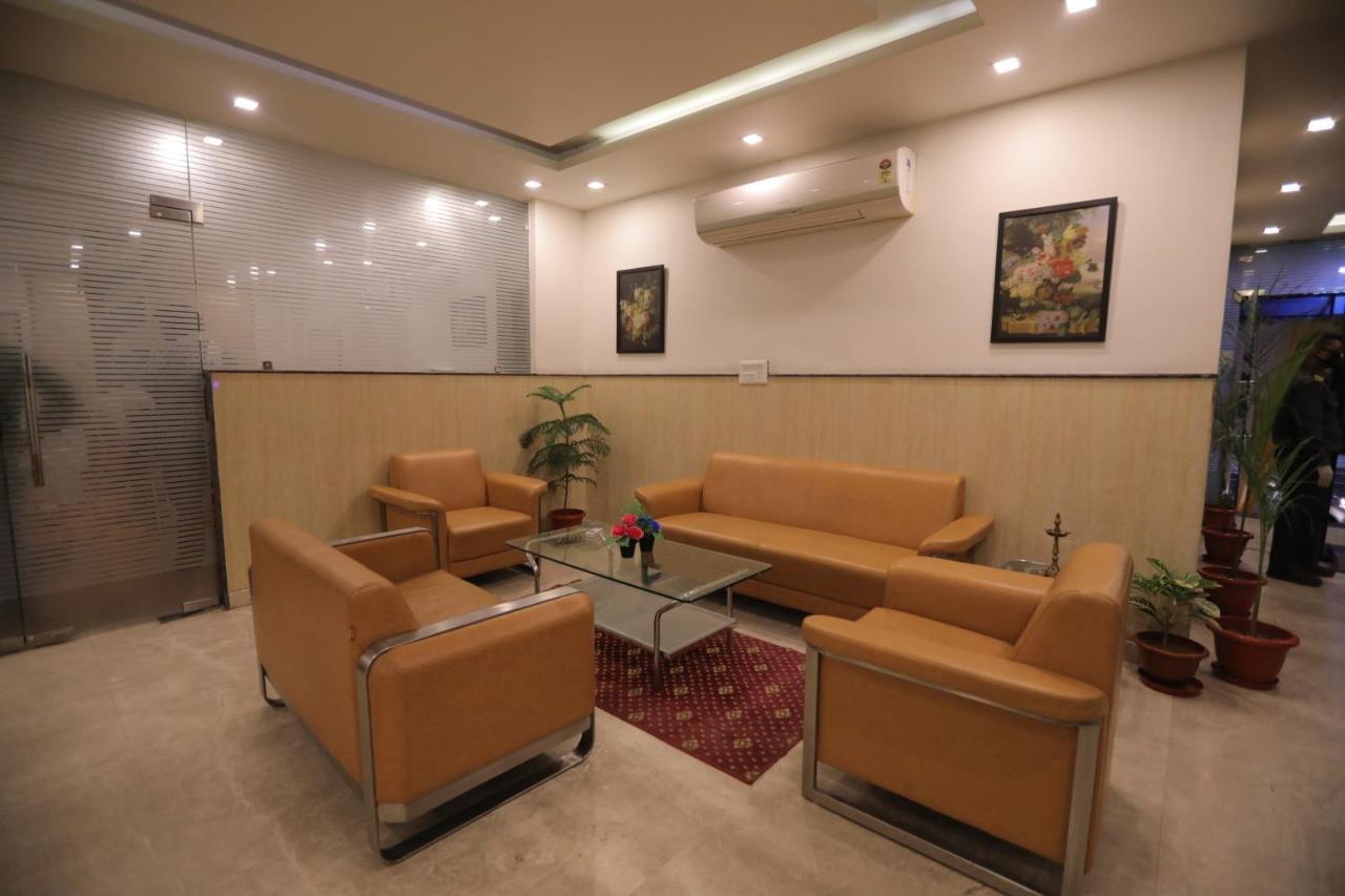ניו דלהי Airport Hotel Bollywood Paradise מראה חיצוני תמונה