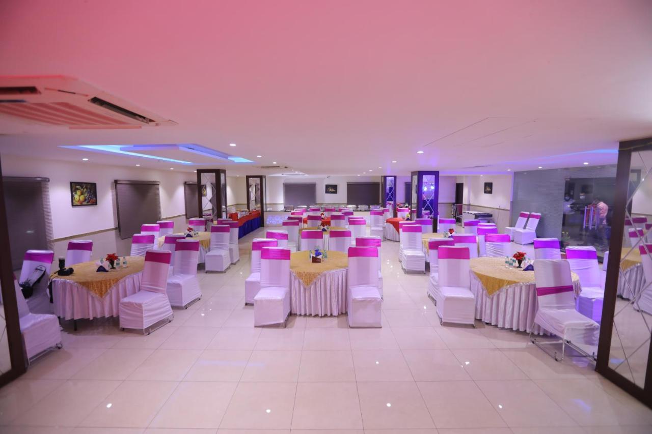 ניו דלהי Airport Hotel Bollywood Paradise מראה חיצוני תמונה