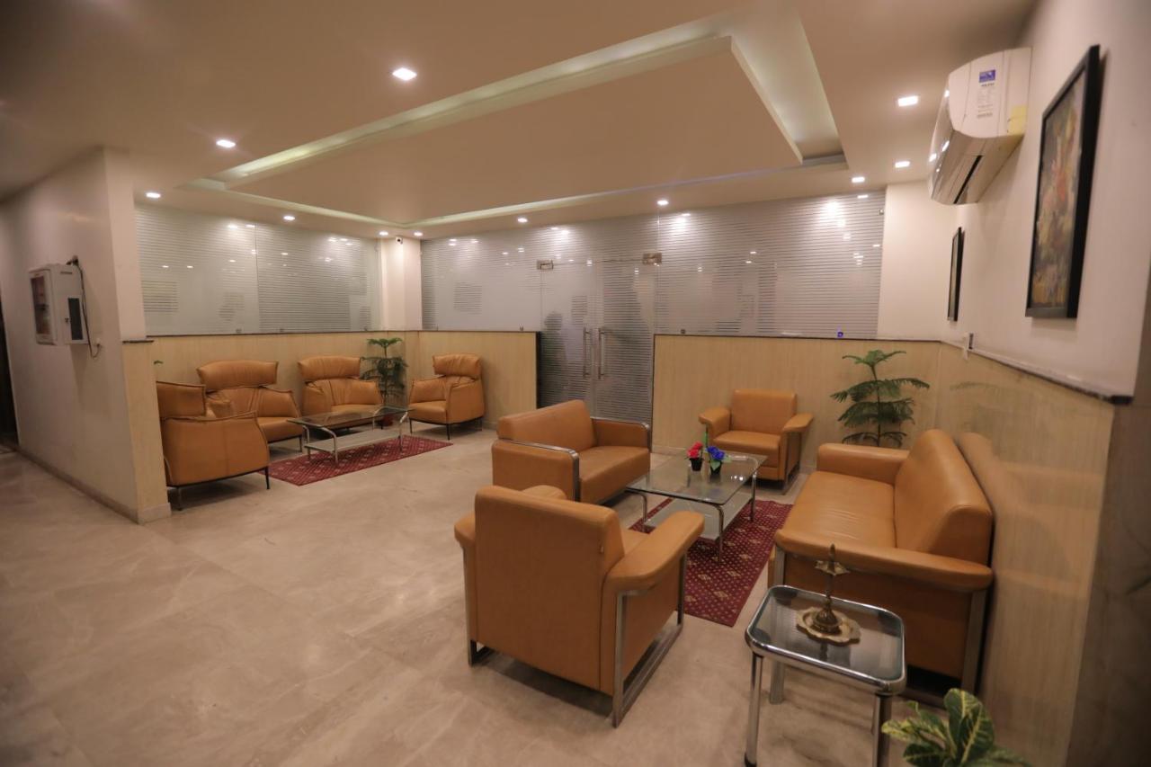 ניו דלהי Airport Hotel Bollywood Paradise מראה חיצוני תמונה