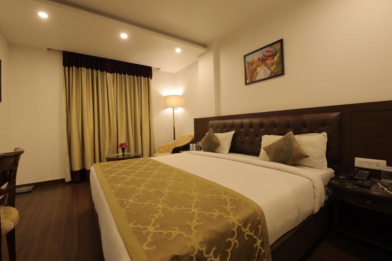 ניו דלהי Airport Hotel Bollywood Paradise מראה חיצוני תמונה