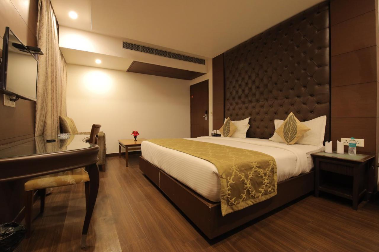 ניו דלהי Airport Hotel Bollywood Paradise מראה חיצוני תמונה